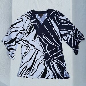 Dana Buchman Blue and white Tunic Style Top Size medium